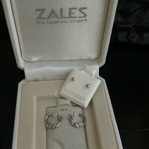 2 pairs of little girl’s earrings